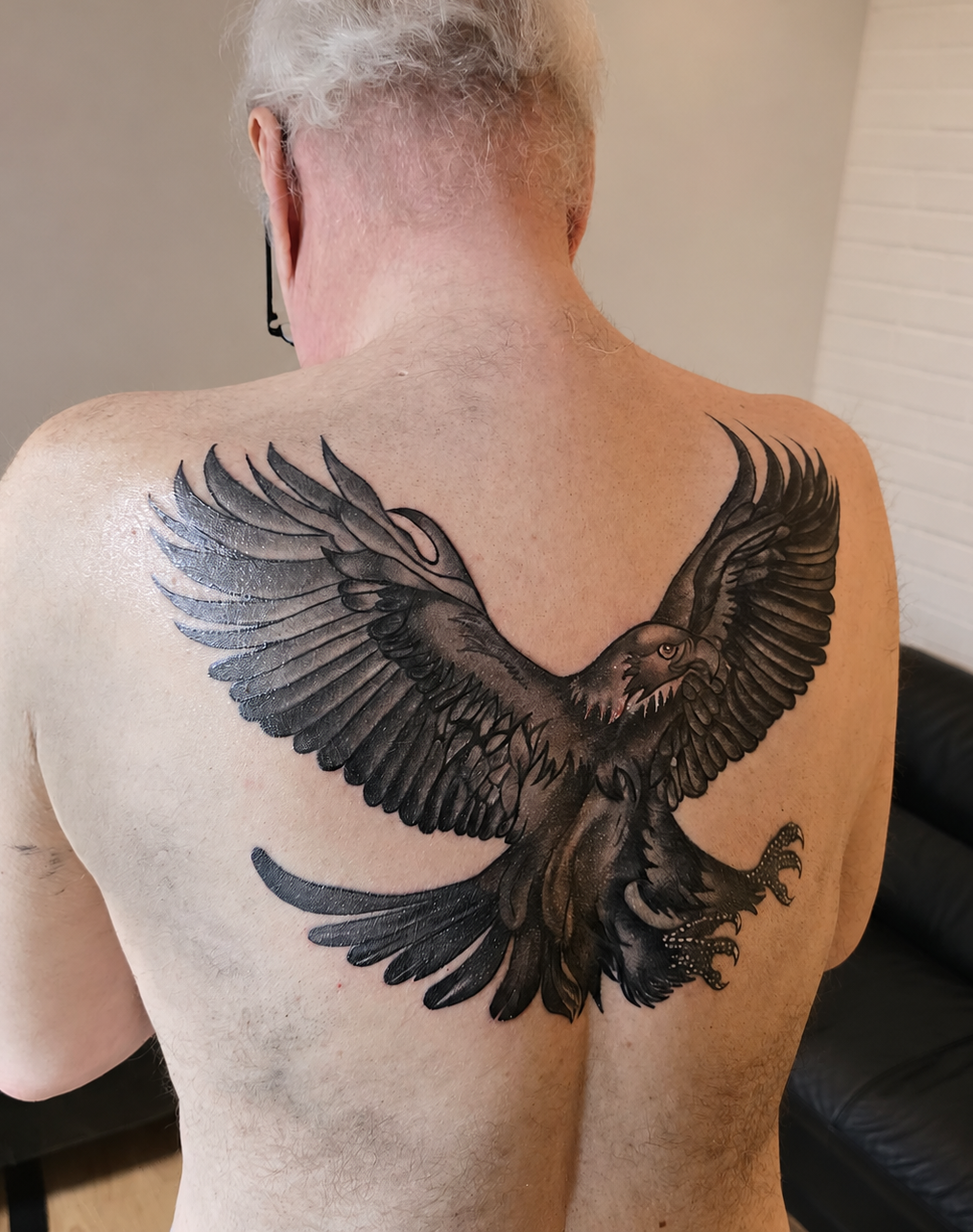 Örn tatuering, svart och grå