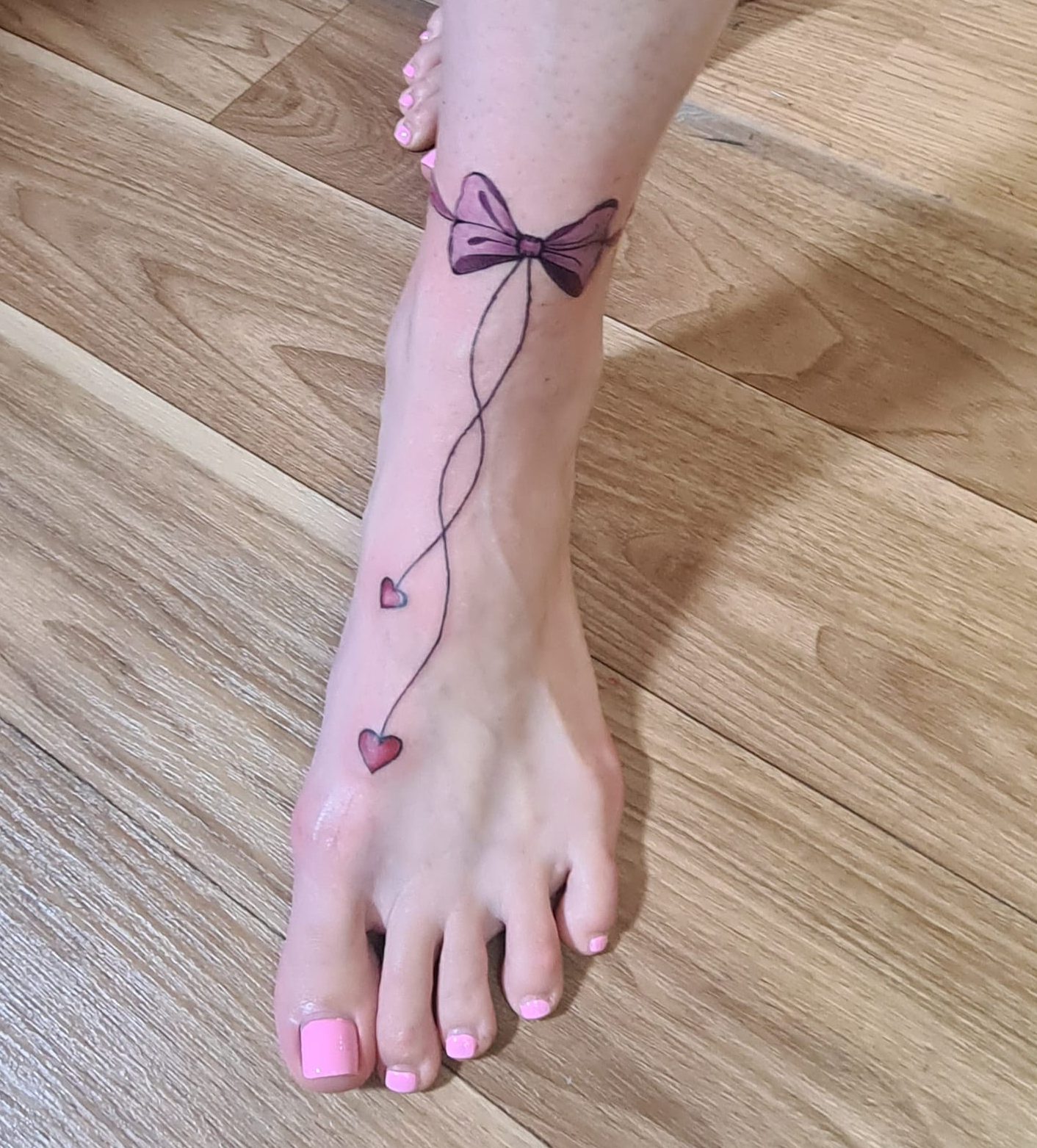 Hjärtan tatuering på foten