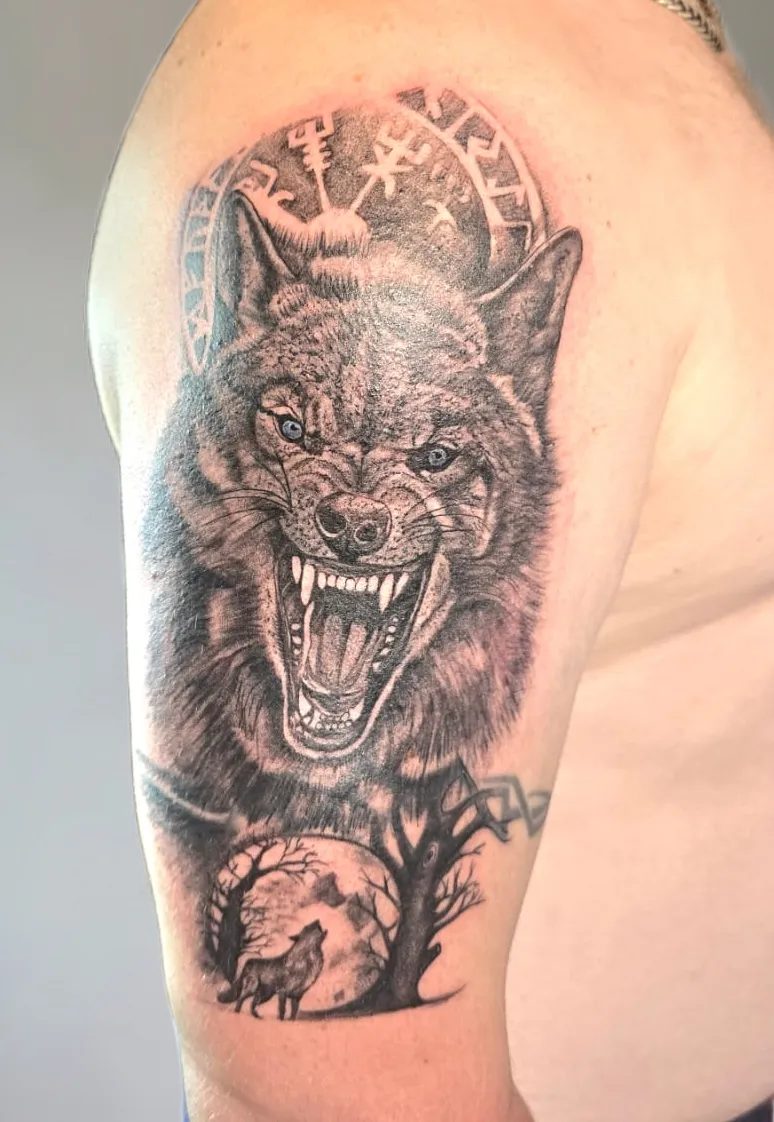 Realistisk varg tatuering, svart och grå